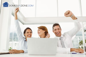 Foto di professionisti che lavorano in un ufficio ad ore a Noleggio