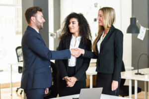 Foto di persone che lavorano in un ufficio ad ore a Noleggio