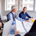 Foto di un consiglio di amministrazione che si svolge nella sede sociale